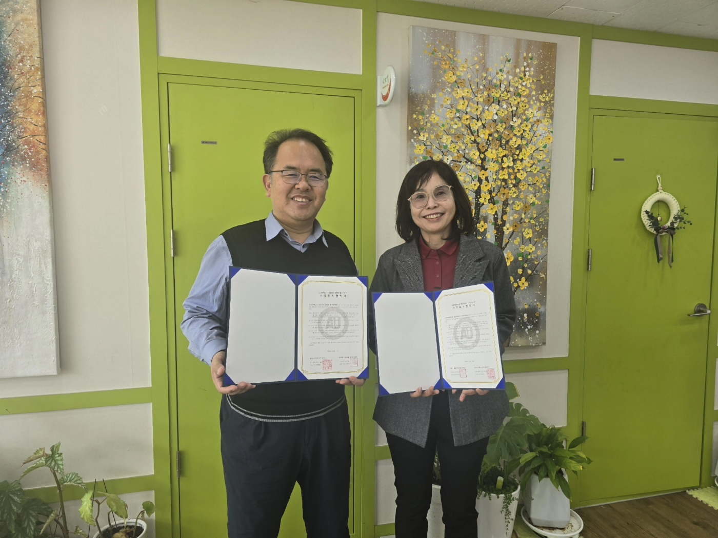 안산대학교 동물매개케어학과, 사회적협동조합 헬피프렌즈와 가족회사 협약 체결.png